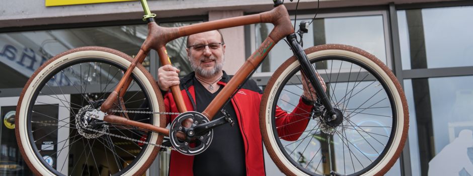 2Rad Popp steht mit Rad und Tat am Fahrrad zur Seite