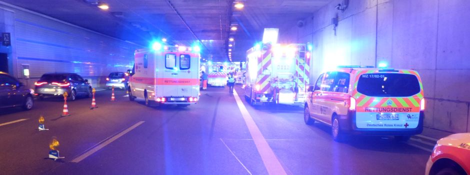Schwerer Verkehrsunfall im Hechtsheimer Tunnel - Rettungskräfte beschimpft