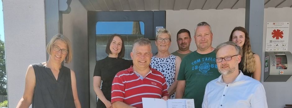 Landrat überreicht Förderbescheid