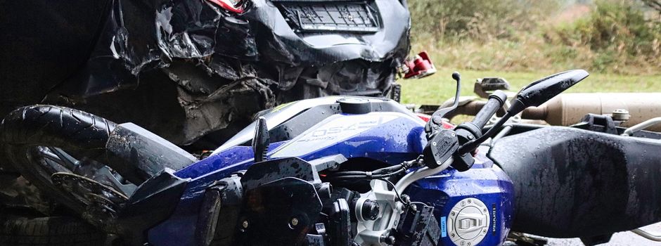 In Kurve von Straße abgekommen: Biker (32) tödlich verunglückt