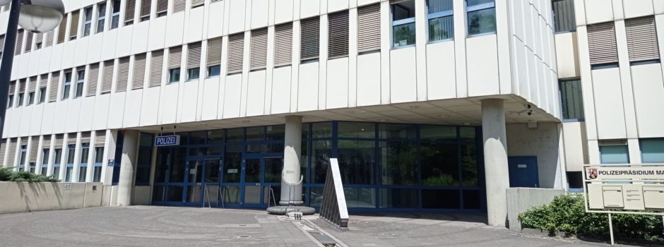 Mann (78) geht mit Handgranaten in Einkaufstüte zur Polizei