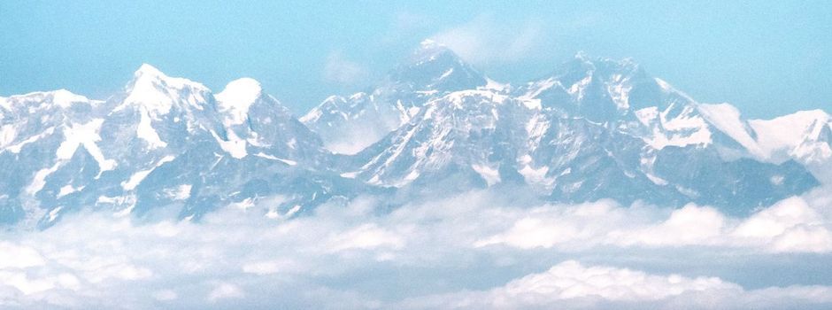 Berichte: Fast 1.000 Menschen sitzen am Mount Everest fest