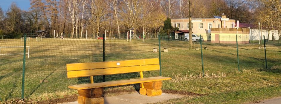 Neue Ruhebank am Radweg