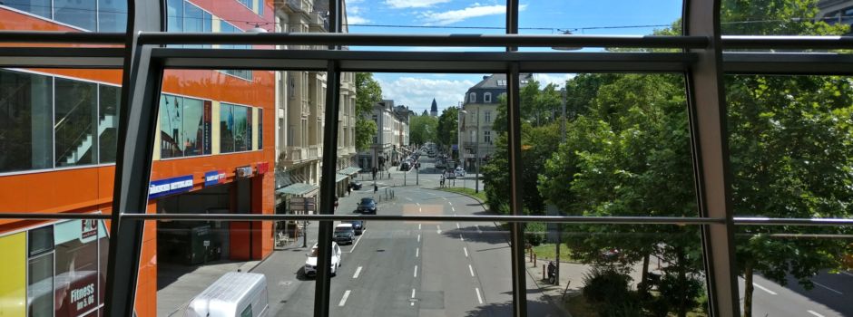 Mann schlägt 15-Jährige in Wiesbadener Innenstadt