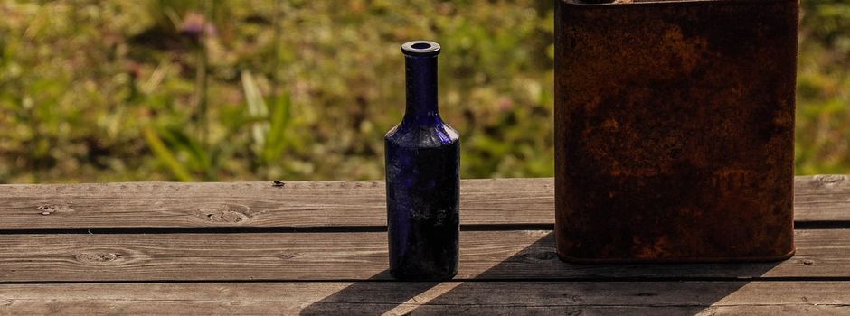 Müllentsorgung: z. B. Altglas, Papier, Grünschnitt, Metall, Holz, Elektro, Batterie, Druckerpatronen und Plastik