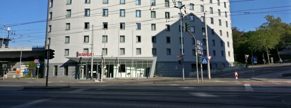 Fahrerin nach Unfall in Binger Straße verletzt