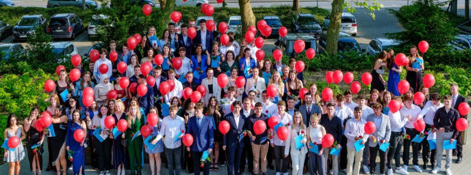 Abiflix – nach 12 Staffeln abgesetzt – 98 Einsteinerinnen und Einsteiner erhalten ihr Abschlusszeugnis