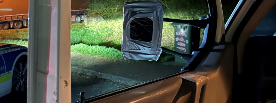 Kosmetikspiegel statt Außenspiegel: Schrottreifer Transporter auf A61 gestoppt