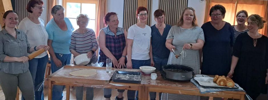 Bei den Trachtlern das Küchlbacken gelernt