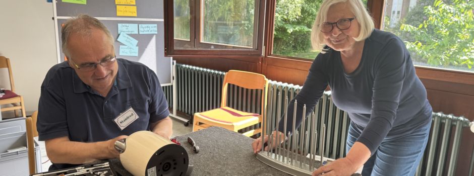 Ehrenamtliche haben auch bei „schwierigen Schrauben“ den Dreh raus