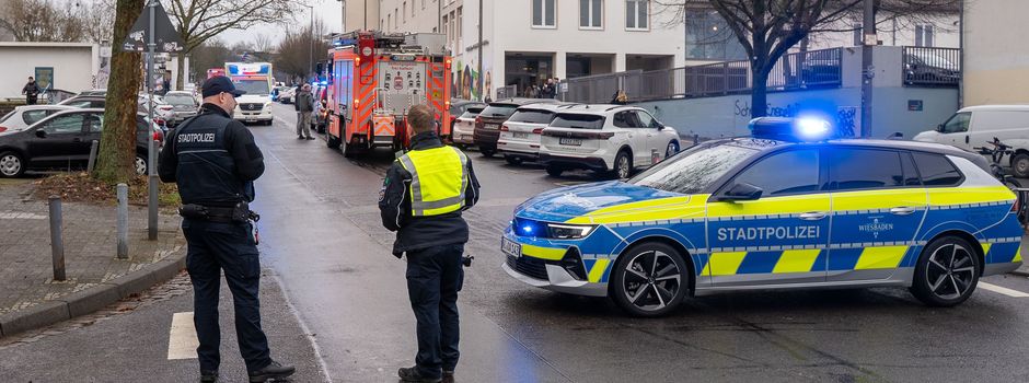 Großeinsatz in Wiesbaden: Reizstoff auf Schul-Toilette versprüht