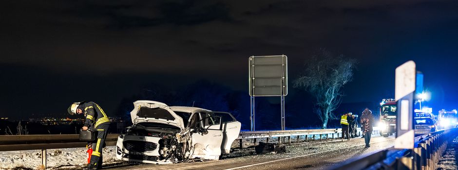 Neun Personen bei Unfall in Wiesbaden beteiligt: Kind schwer verletzt