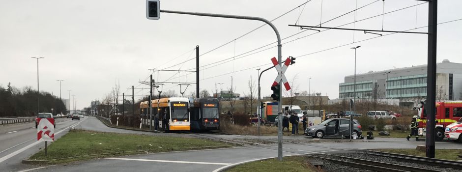 Vorrang missachtet: Auto kollidiert mit Straßenbahn in Mainz