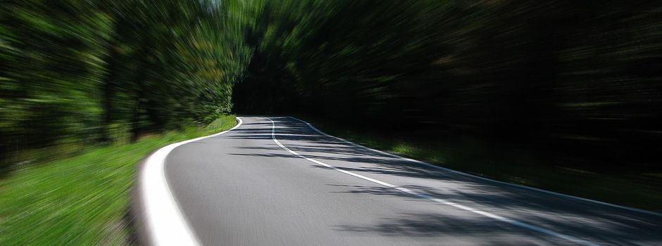 Raser drängt von Limburg bis Wiesbaden Autos ab – und flieht vor der Polizei