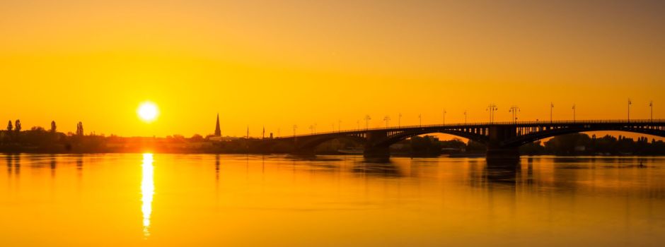 Großeinsatz bei Mainz und Wiesbaden: Warum Baden im Rhein verboten ist