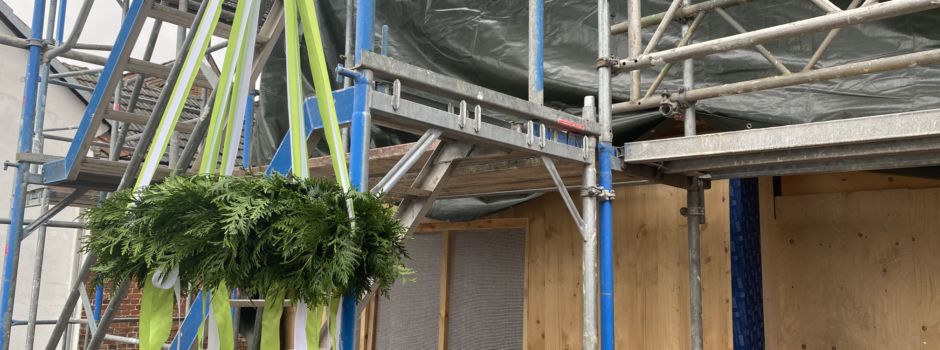 SOS-Kinderdorf in Niederseelbach: Gemeinde und Ortsbeirat gratulieren zum Richtfest!