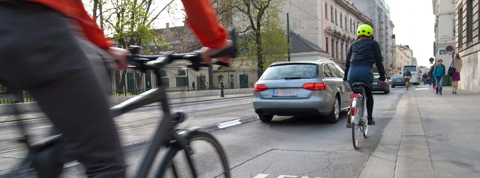 Fahrradfahrer sollen runter von der Straße, denn sie zahlen keine Steuern