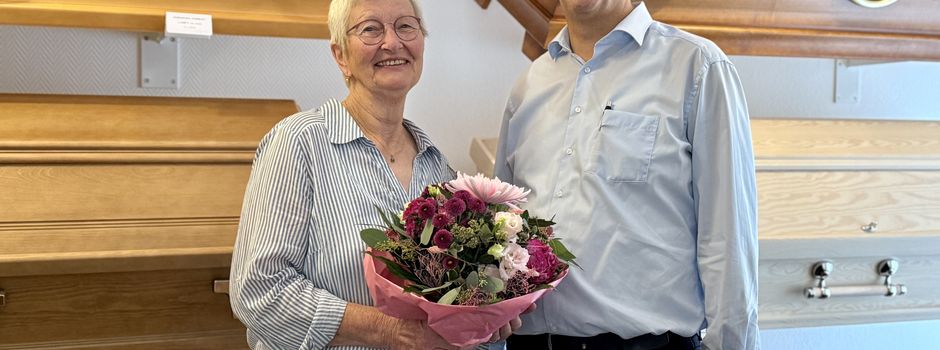 Karius Bestattungen am neuen Standort Gildestraße – Geldspende an den Hospizverein Herzebrock-Clarholz