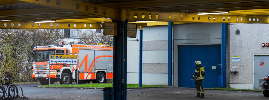 Wiesbadener Großmarkt geräumt – zwei Feuerwehrleute in Klinik