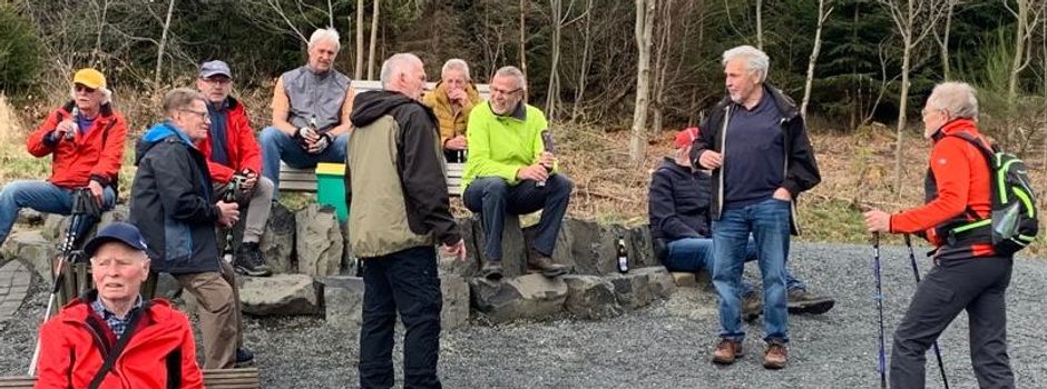 „Junge Baachwätz“ am Gipfelkreuz