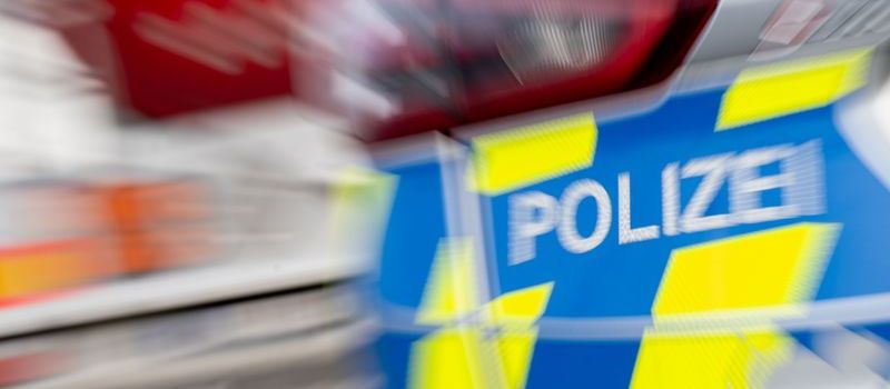 Unfallflucht: Betrunkener Autofahrer fährt in Koblenz Mann vor Café an