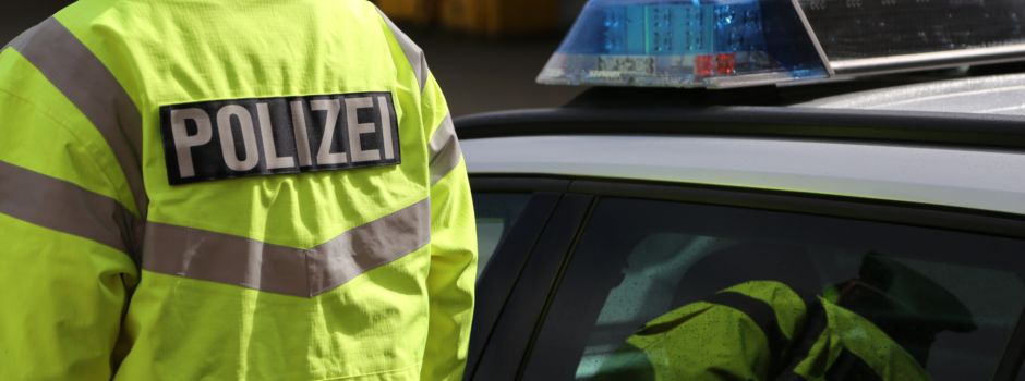 Audi-Fahrer bremst mehrfach Rettungswagen aus