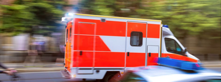 Radfahrerin (57) muss nach Unfall reanimiert werden