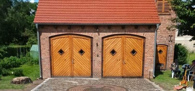 Neue Pflasterung vor dem alten Depot