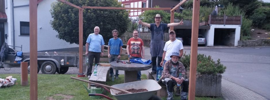 Aufbau des Pavillons KUNTERBUNT an der Burwiese am 13.+14. Juli 2024