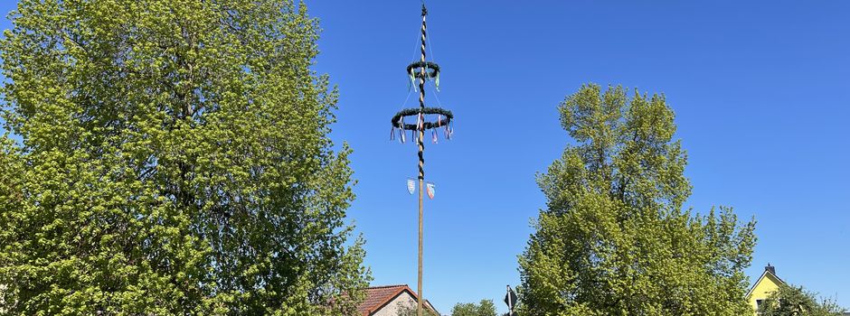 Traditionelles Maibaumsetzen am 01.Mai