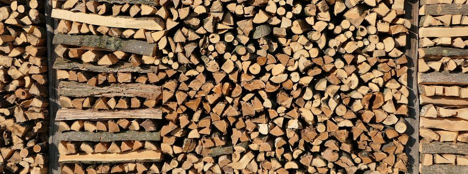 Abgabe von überschüssigem Brennholz im Gemeindewald
