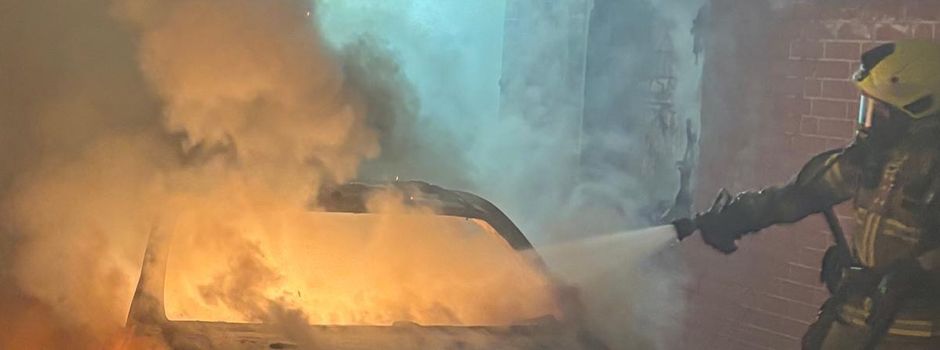 Pkw-Brand in der Innenstadt