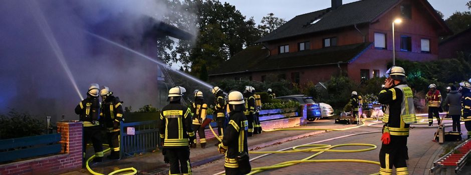 Mehr als 100 Einsatzkräfte bekämpfen Wohnungsbrand in der Ringstraße 