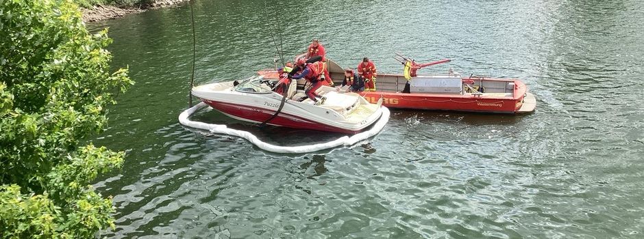 Sportboot gesunken: Wiesbadener Feuerwehr verhindert Umweltschaden