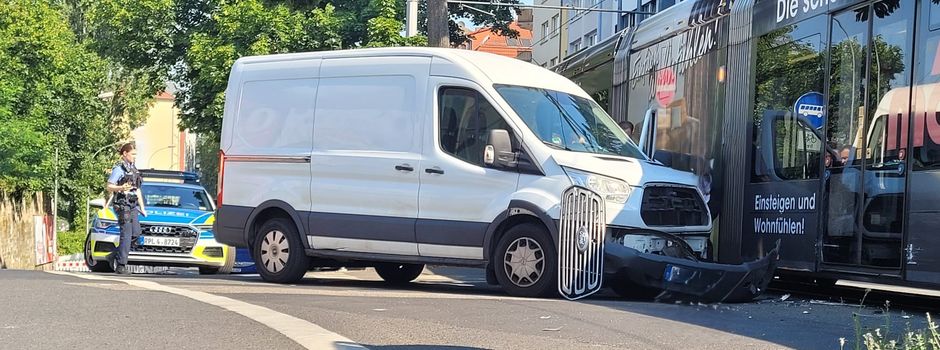 Unfall nahe Mainzer Hauptbahnhof: Tram und Auto kollidieren