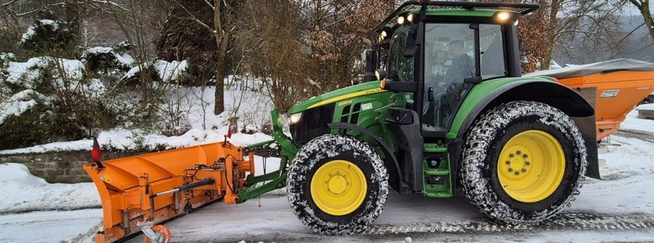Winterdienst bei anhaltender Glätte im Einsatz