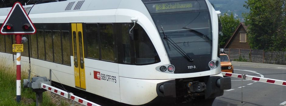 Bahnübergang Alzey Süd B271 gesperrt 
