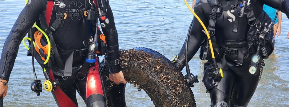 Zwei Reifen und viel mehr: Taucher sammeln ehrenamtlich Müll im Weißen See zu Wesenberg