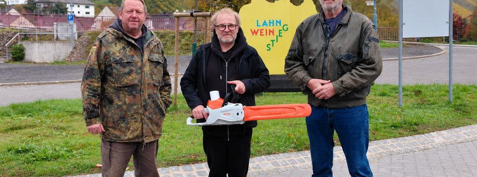 Motorsäge als Spende für die Ortsgemeinde Obernhof
