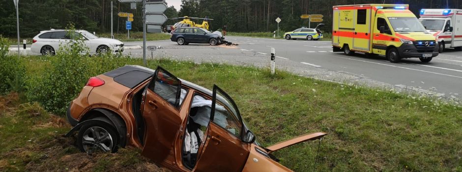 Schwerer Unfall auf Kreuzung in Hützel: Rettungshubschrauber im Einsatz