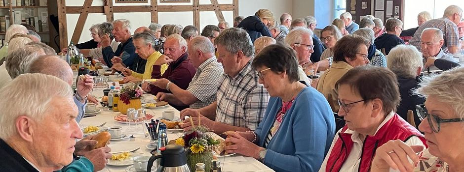 Gemeinsam frühstücken, erzählen und lachen: Ü-60-Frühstück im Konventshaus begeistert rund 200 Gäste