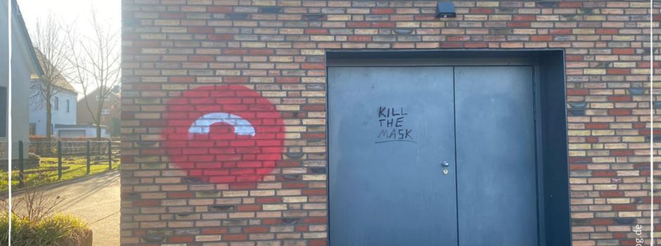 Mehrfache Farbschmierereien an Herzebrocker Sporthalle - Zeugen gesucht