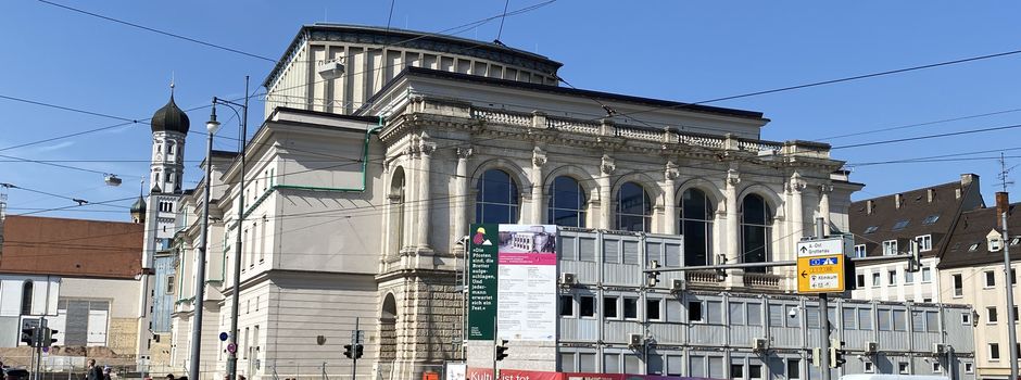 Kristalline Glasfassade – der neue Look für das Kleine Haus