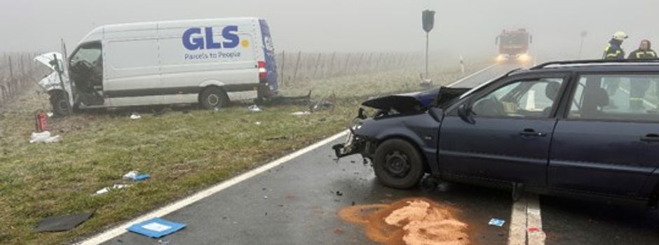 Frontalcrash auf Landstraße: Autofahrerin schwer verletzt