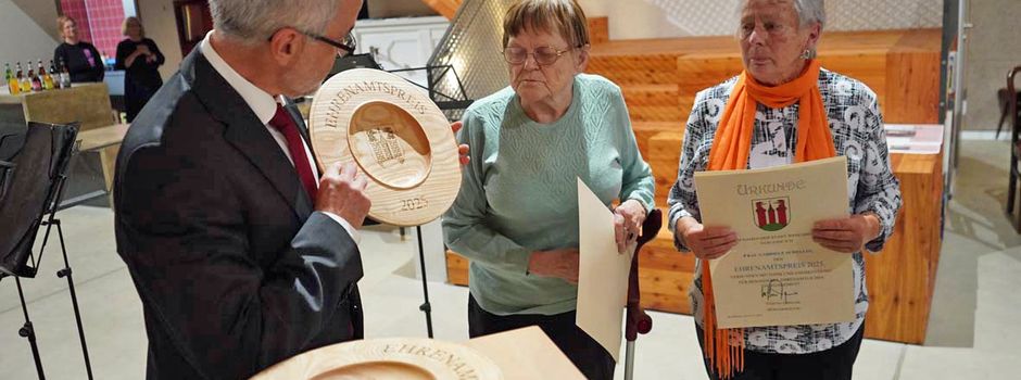 Ehrenamtspreis der Stadt Wesenberg geht an Roswitha Latendorf und Gabriele Schellin für beispielgebende Seniorenbetreuung