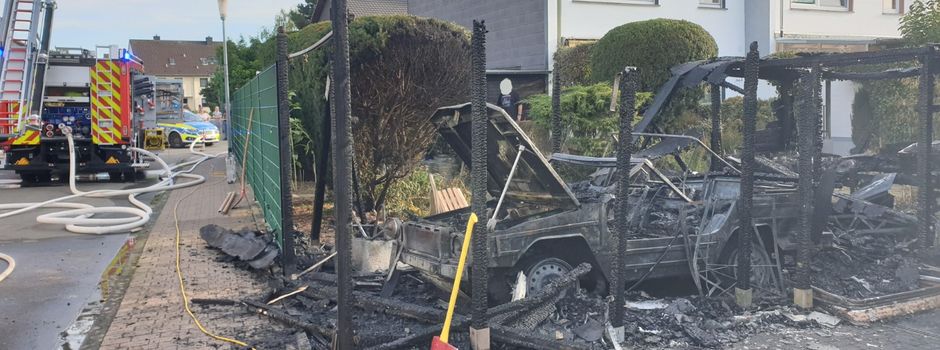 Niederkassel-Ort: Carport und Auto abgebrannt