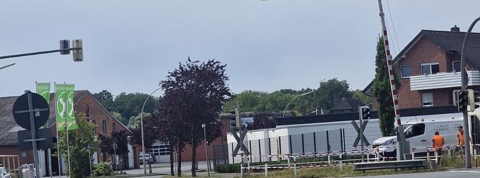 Ampelanlage und Bahnübergang in Clarholz an der Samtholzstraße wieder freigegeben