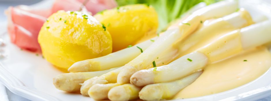 Spargel, Salzkartoffeln und Schinken