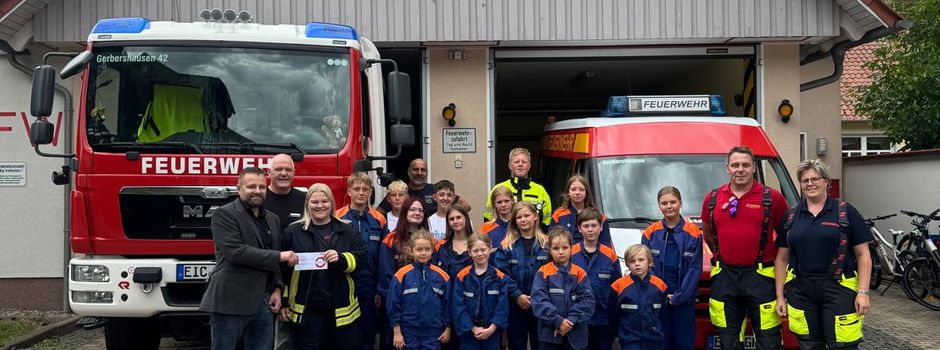Spendenübergabe an die Jugendfeuerwehr