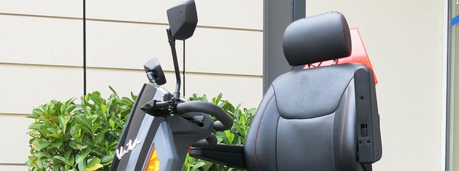 Tödlicher Unfall: Mann (92) stirbt nach Kollision mit Schulbus